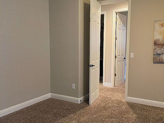 4th image of 844 Lingonberry St