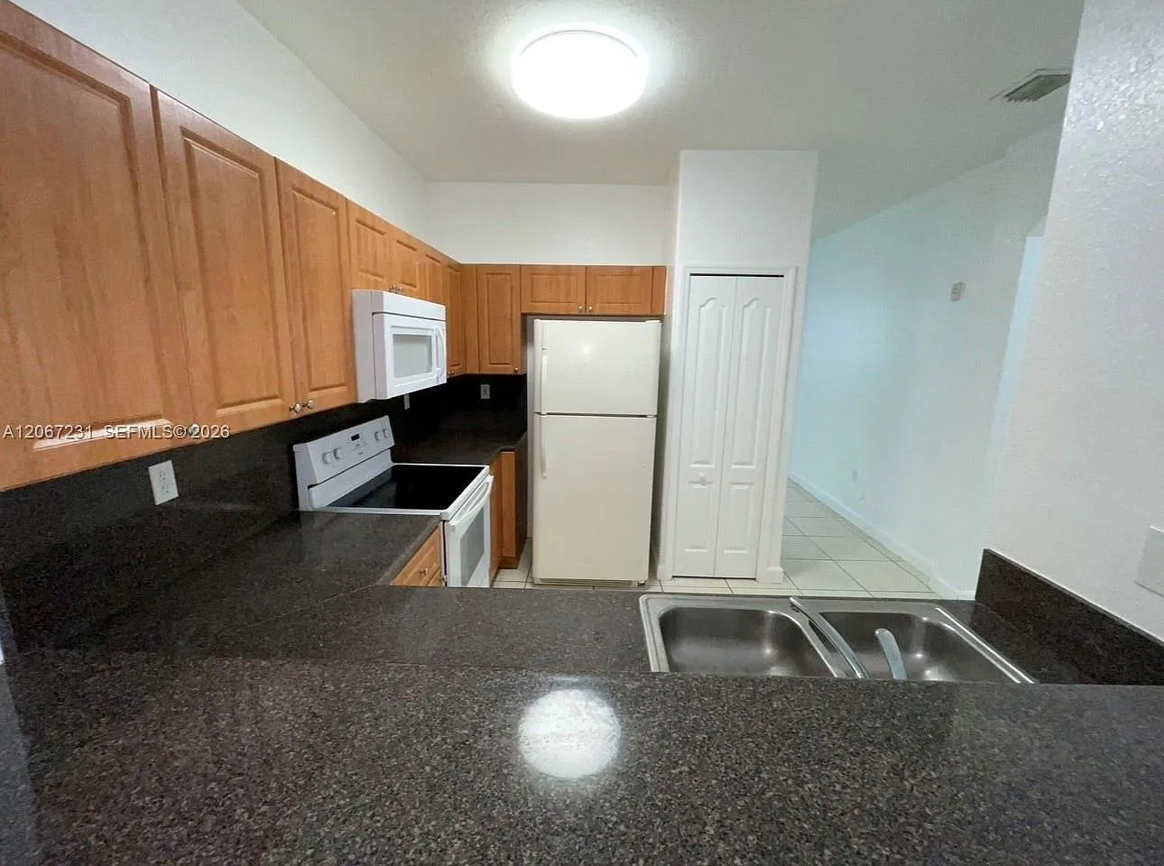 3 bed, 1166 sqft, $2,000 — Photo 2