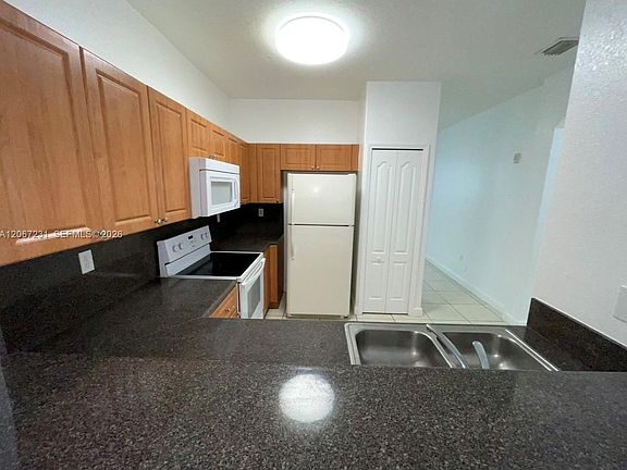 2nd image of 1534 SE 26th Rd #104