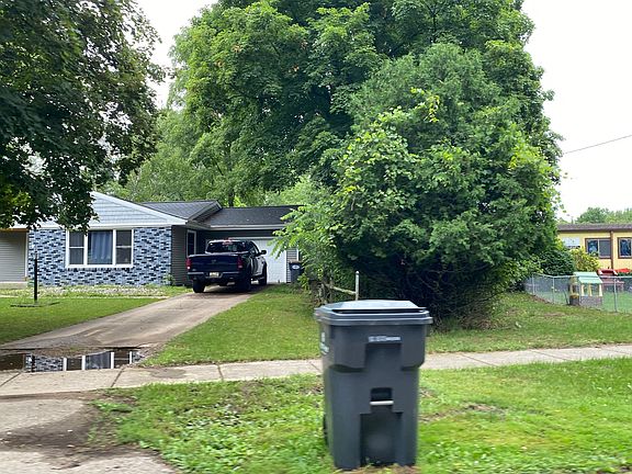 2nd image of 707 Pine St