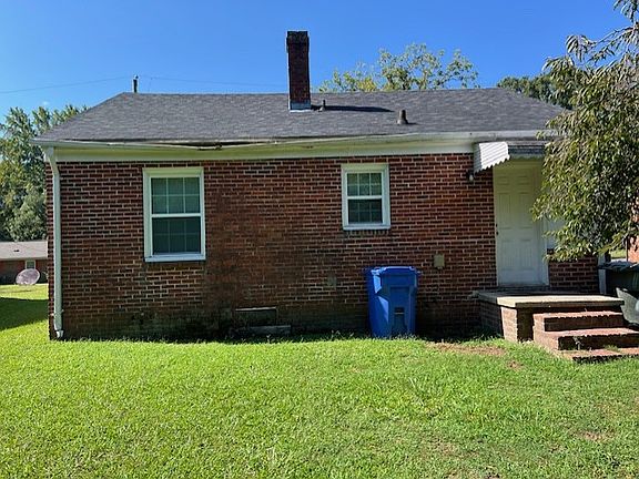 2nd image of 1006 College Cir N