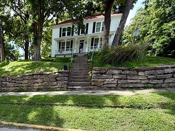 2nd image of 639 Cherry St
