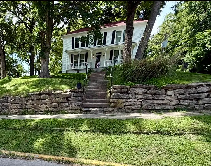 639 Cherry St — Photo 2