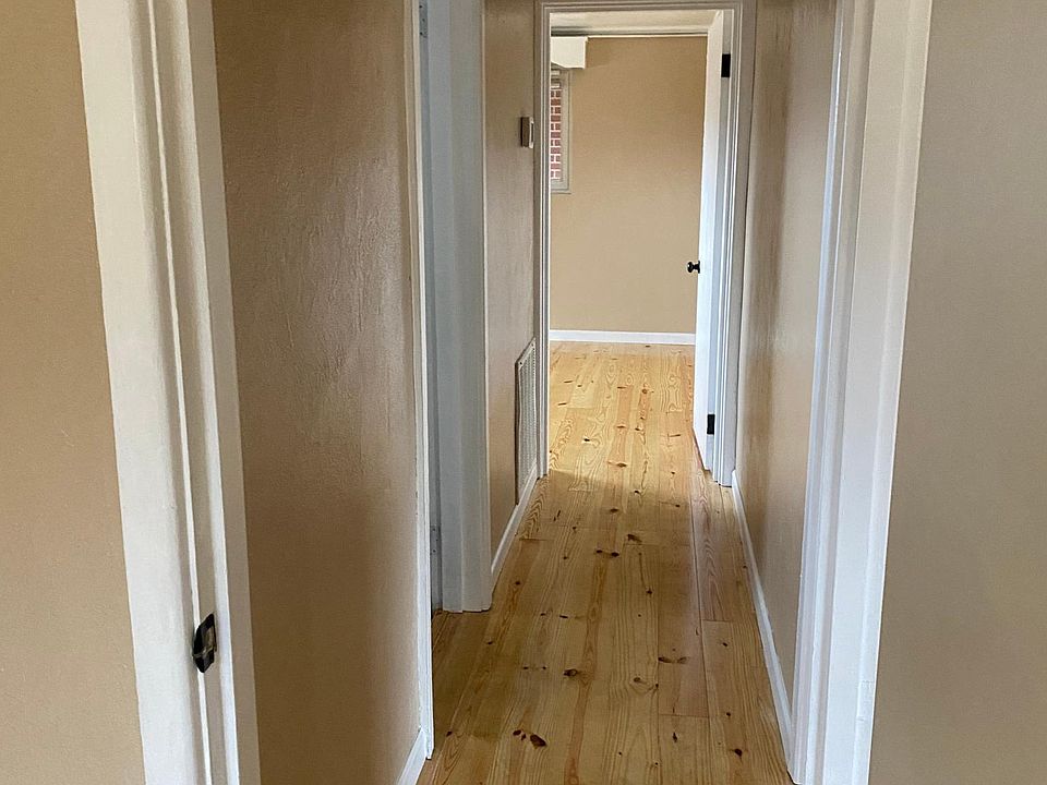2nd image of 815 Lohman Rd