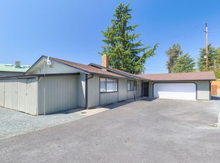 1696 NE 9th St, Grants Pass, OR 97526