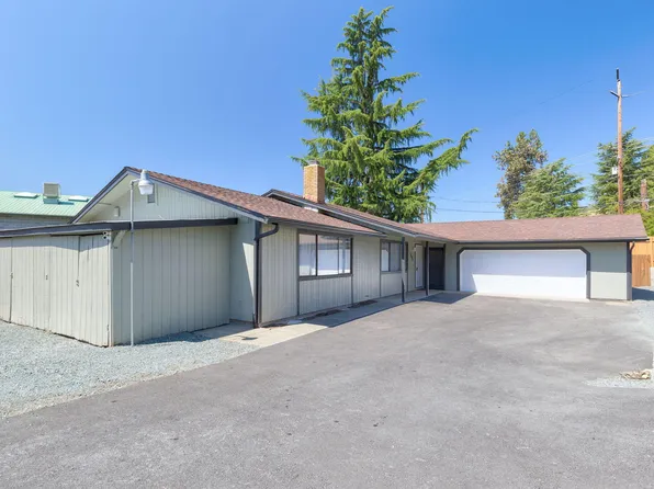 1696 NE 9th St, Grants Pass, OR 97526
