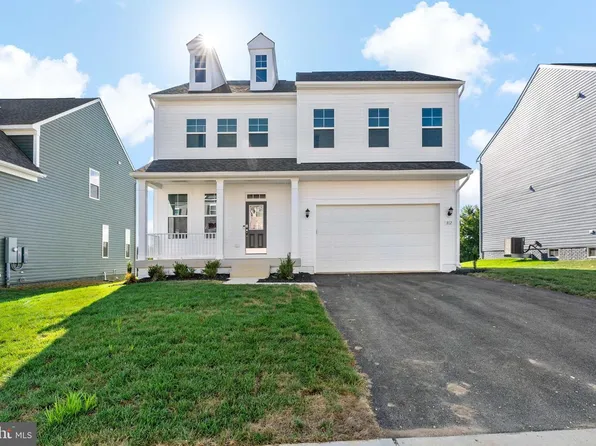 812 Lord Fairfax St, Charles Town, WV 25414