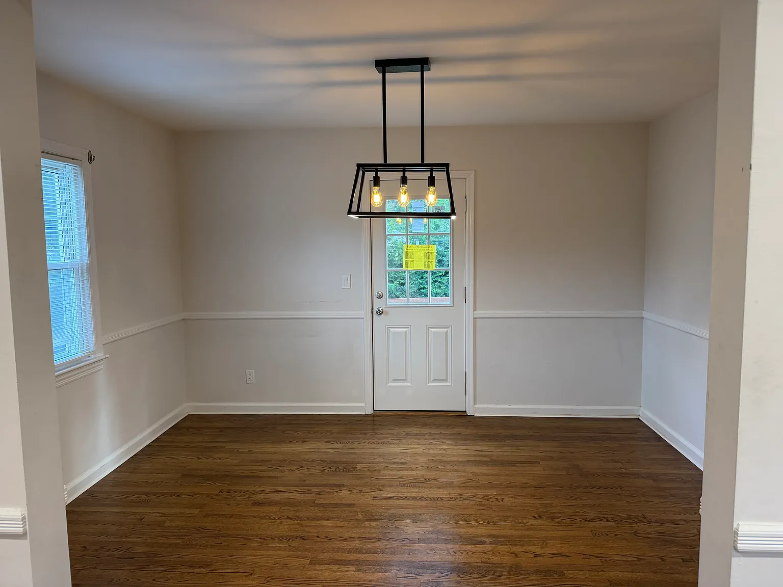 3 bed, 2.5 bath, 1599 sqft, $5,100 — Photo 3