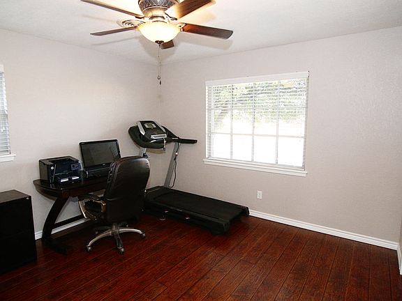 3rd image of 2833 Lynbrook Dr
