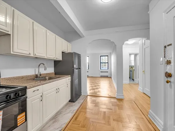 1120 Brighton Beach Avenue image 3 of 11