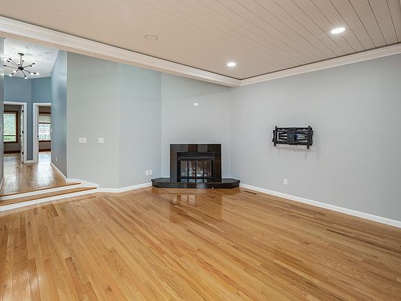 5th image of 4056 Prairie Ln