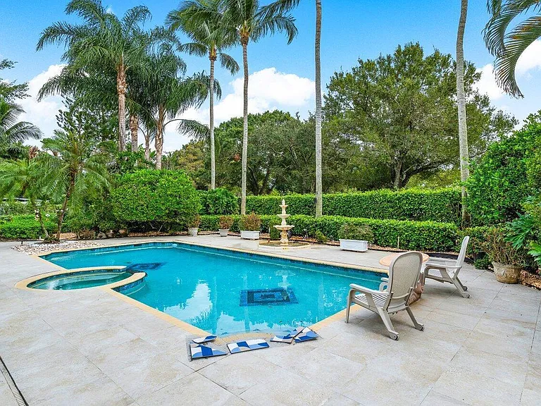 2540 Fairway Island Dr — Photo 33
