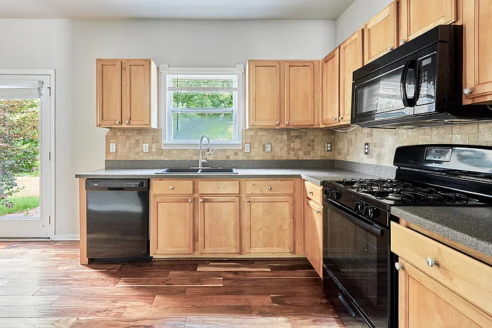 955 Pebble Creek Trl — Photo 13