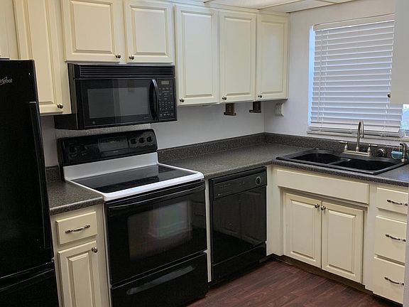 3rd image of 2515 Country Club Dr