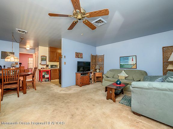 3rd image of 944A Aberdeen Drive
