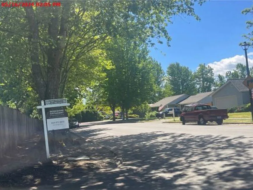 Exterior Neighborhood (street photo)