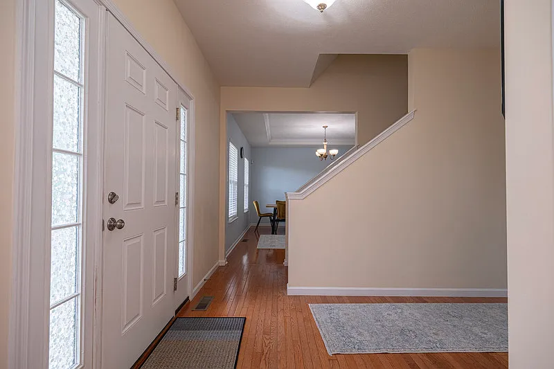 4 bed, 2.5 bath, 2718 sqft, $3,250 — Photo 2