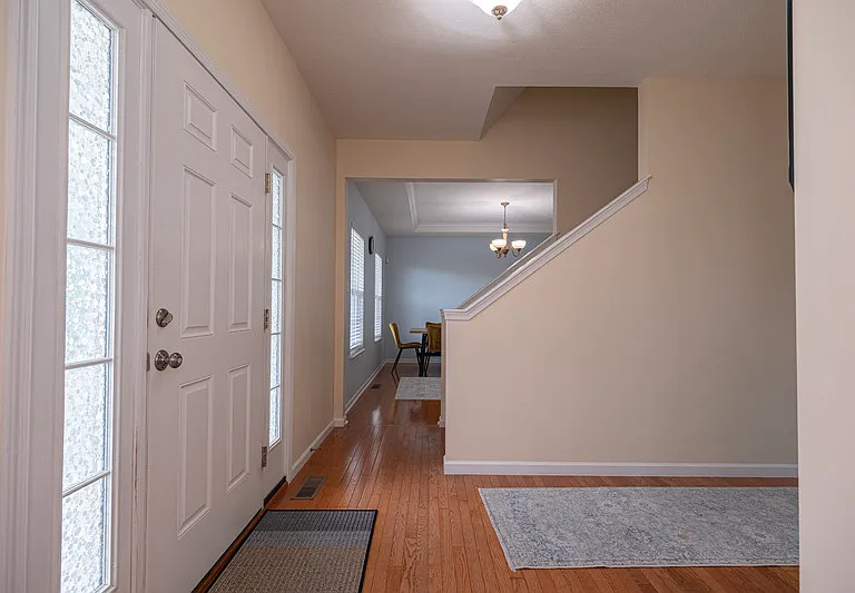 1909 Colonial Dr — Photo 2
