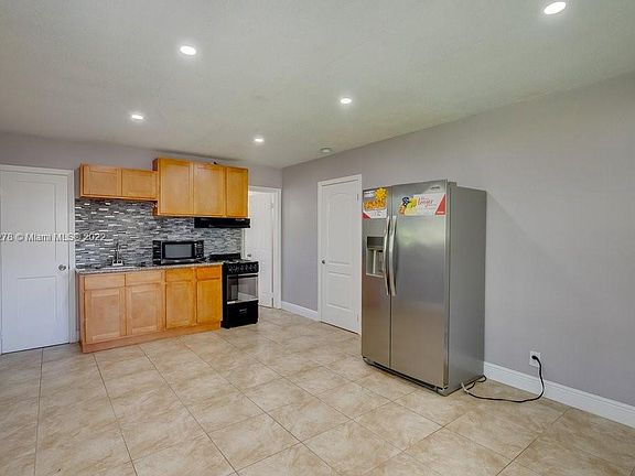 3rd image of 1035 NW 5th Ave #2B