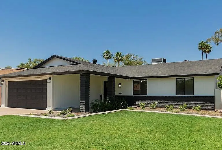 3 bed, 2.0 bath, 1372 sqft, $3,300 — Photo 4