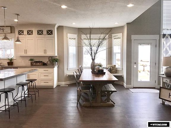 4th image of 2461 Foxtail Ln