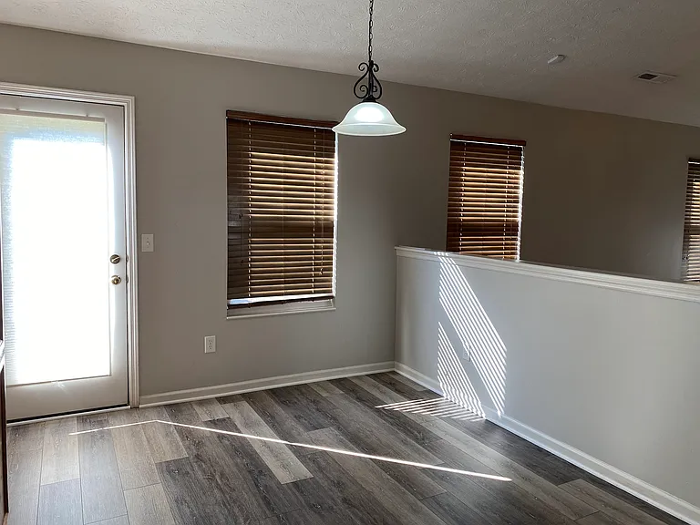 N Glen Oak Dr — Photo 3