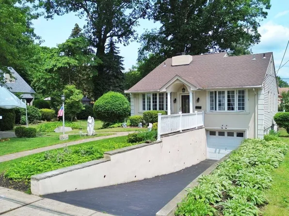 23 Kathryn Pl, Bergenfield, NJ 07621
