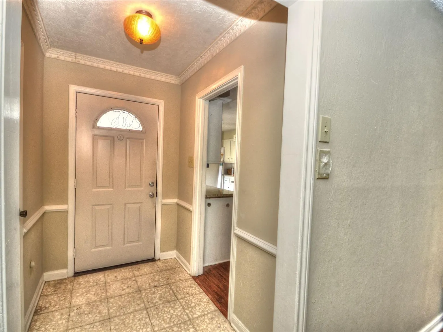 3 bed, 2.0 bath, 1729 sqft, $1,695 — Photo 2
