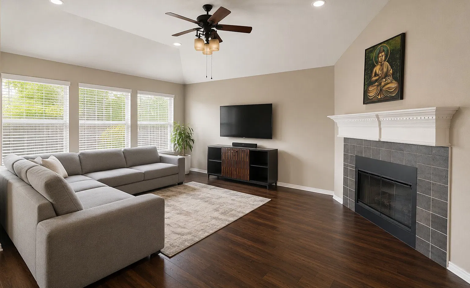 4 bed, 2268 sqft, $2,690 — Photo 2