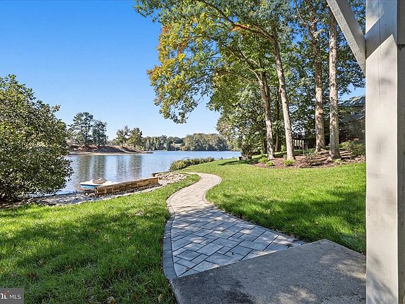 3rd image of 10 Mahon Cir