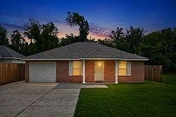 1st image of 556 Magnolia Ave