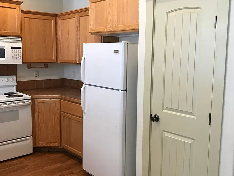 2131 S Amy Ave — Photo 9