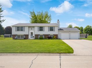 4506 Honeysuckle Dr, North Canton, OH 44720