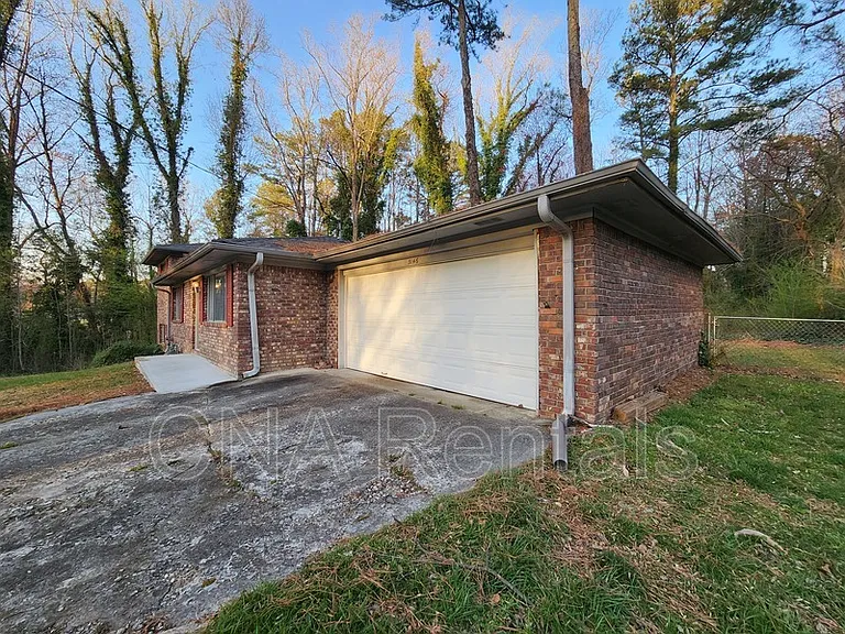3146 Vandiver Dr — Photo 21