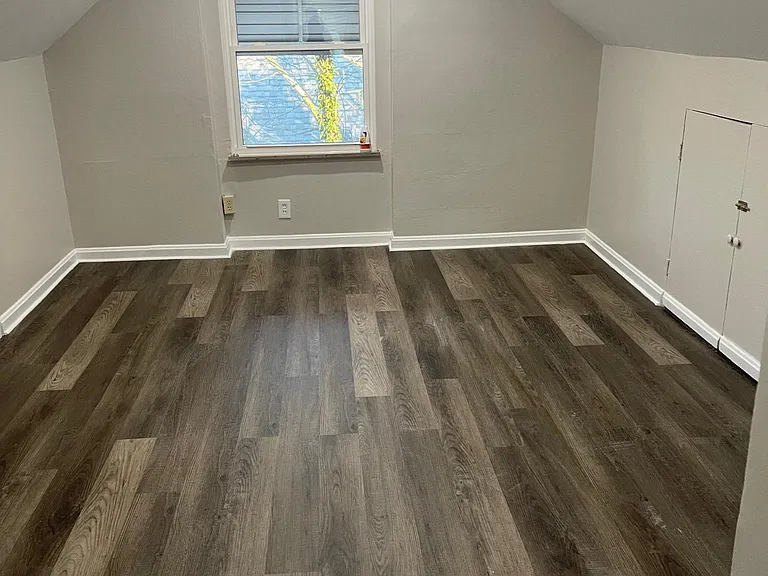 Large upstairs master suite.