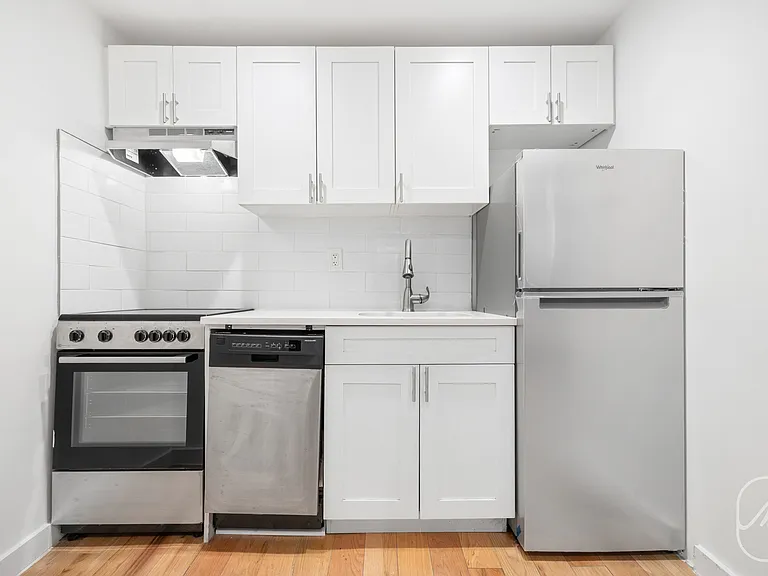 348 W 21st St #1F — Photo 7