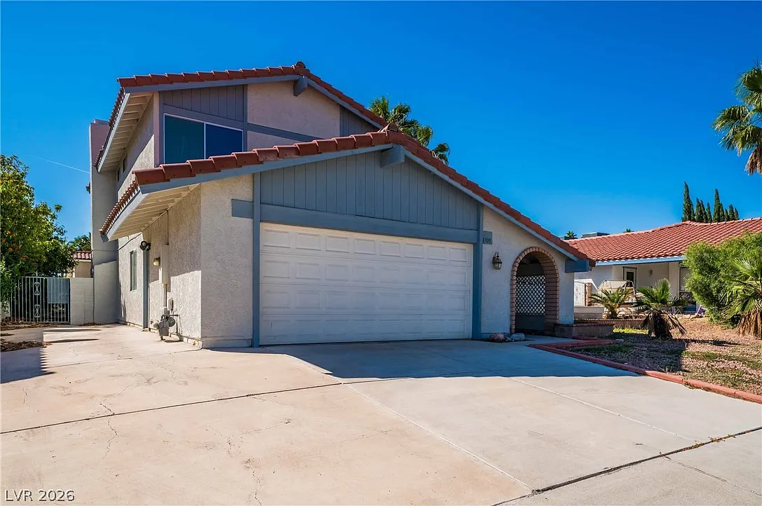 4 bed, 2.5 bath, 2172 sqft, $2,800 — Photo 2