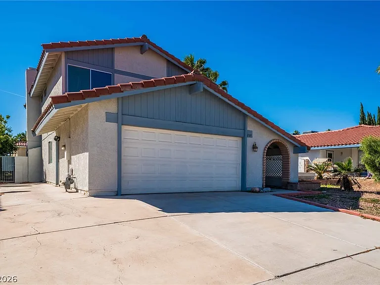 8705 Isola Dr — Photo 2