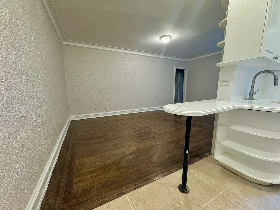 140-70 Ash Ave #204