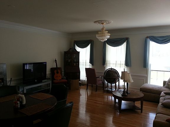 4th image of 4095 Oak Village Lndg
