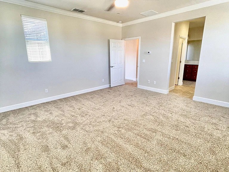 1736 Parkway Dr N — Photo 29