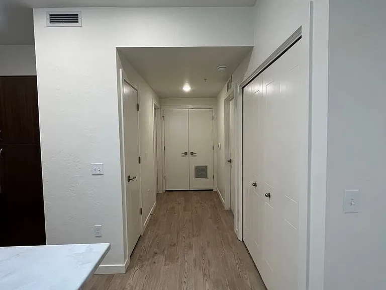 Lexington Sky Apartments — Photo 9