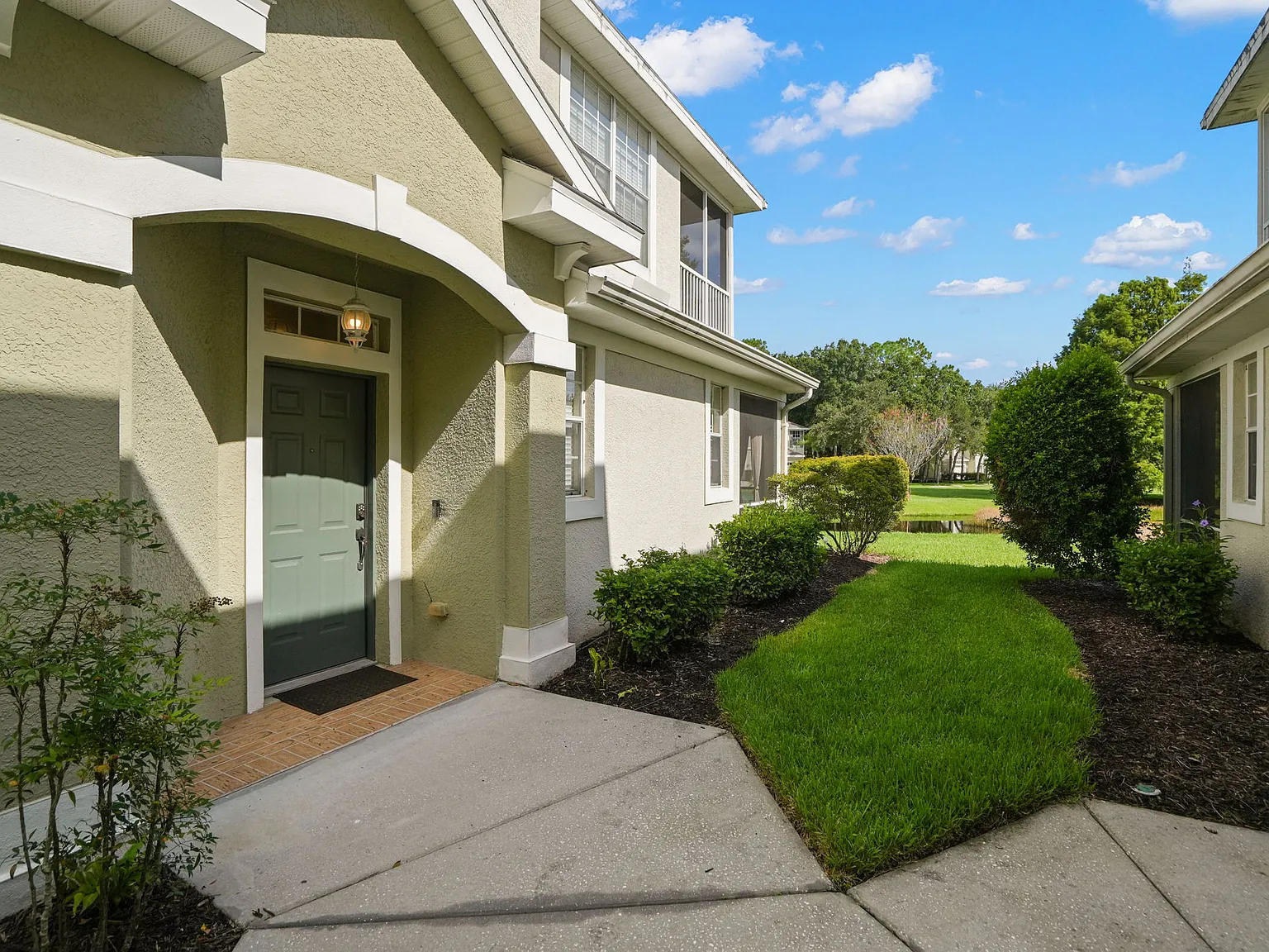 3 bed, 2.5 bath, 2149 sqft, $3,200 — Photo 4