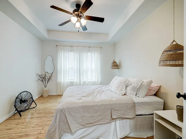 4801 Avenue H — Photo 24