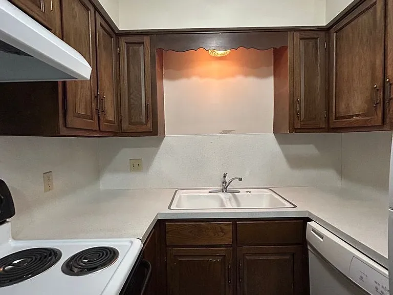915 N 48th Ave — Photo 28