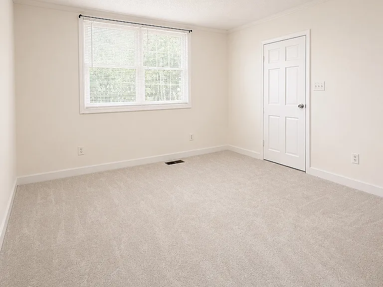302 Davis Park Rd — Photo 10