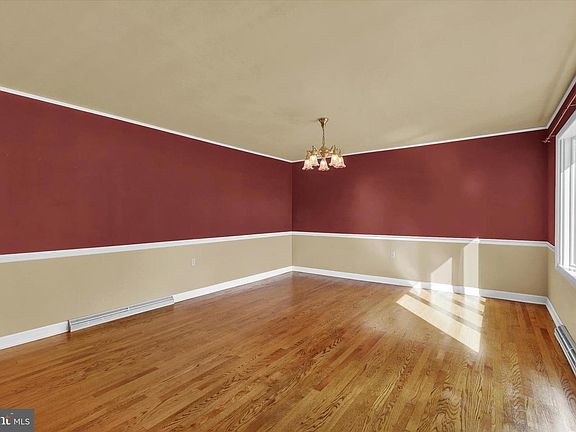 5th image of 589 Center Dr