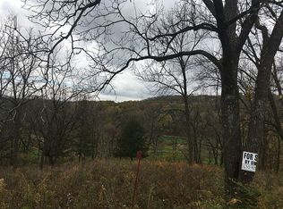 10 Northbend Ln, Galena, IL 61036
