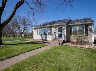 630 17th St, Silvis, IL 61282