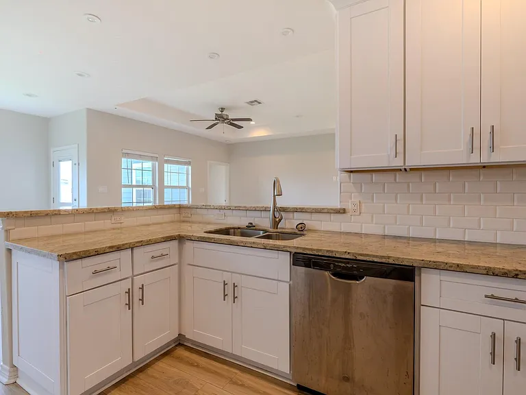 2422 Cardinal Dr — Photo 5